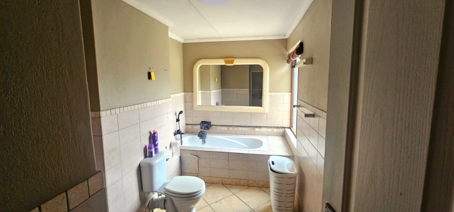 To Let 3 Bedroom Property for Rent in Waterval East North West